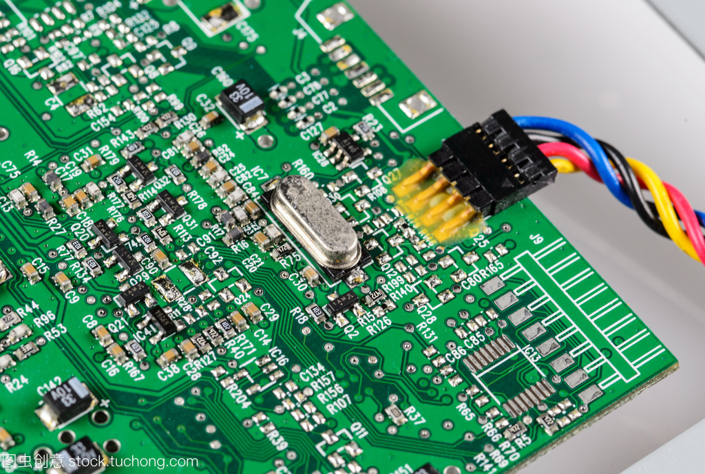 電子線路板與PCB電路板的核心關(guān)系與現(xiàn)代應(yīng)用